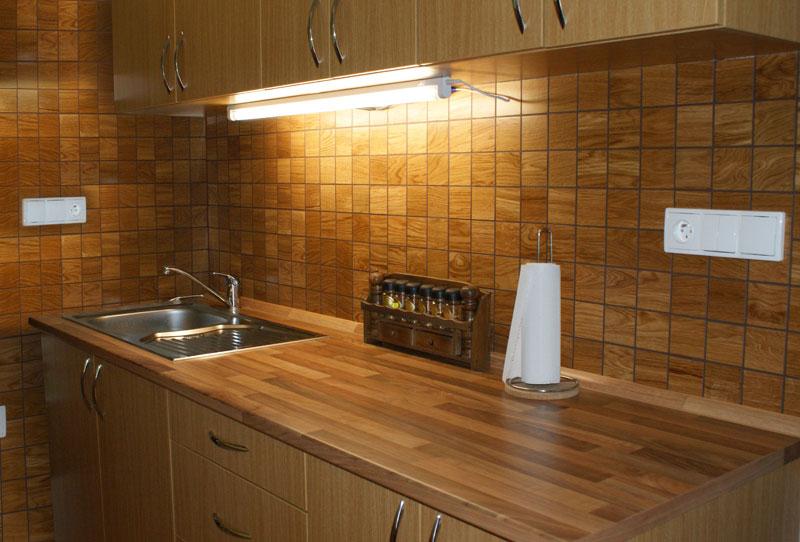 Деревянная мозаика на кухне